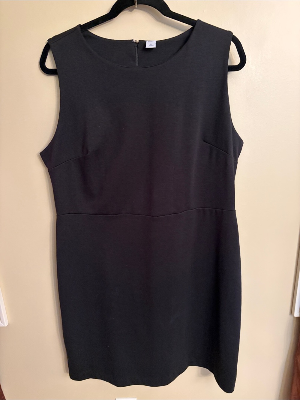 Old Navy Black Sleeveless Sheath Dress